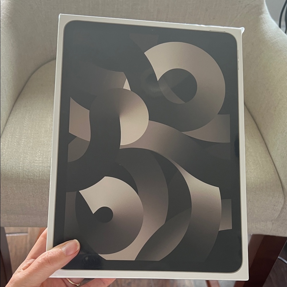 Apple iPad Air - Space Gray and Black Box Art